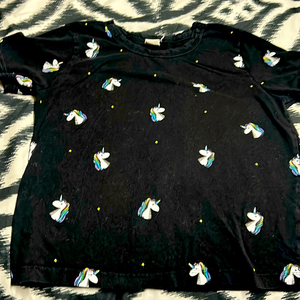 Girls XS unicorn tshirt